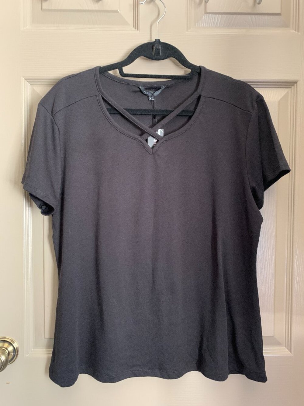 Compliments Black Criss Cross V-Neck Tee Size XL NWT Short Sleeve Going Out Top